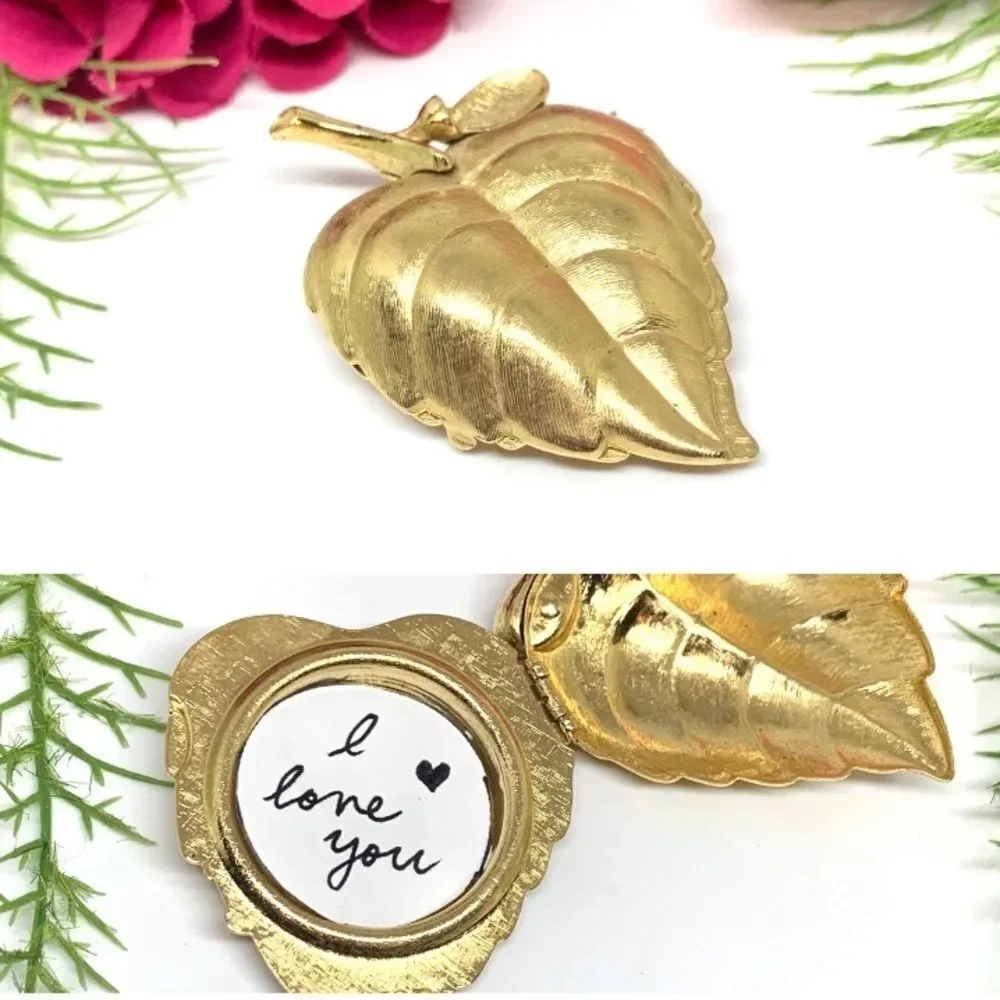 VINTAGE⚜️AVON Locket Keepsake Leaf Brooch